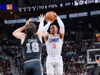 华体会官网入口-快船再胜马刺，他连续第六场半场得分超15分