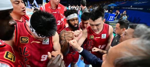 北京队爆发神级表现，CBA季后赛被彻底压制，绝杀