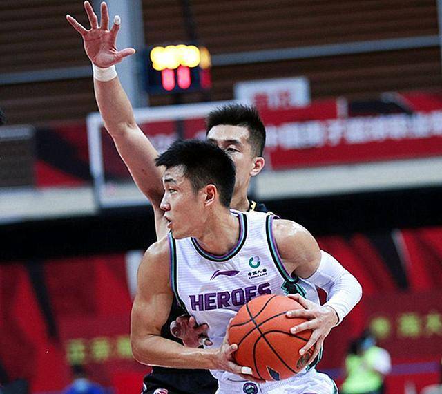 凭借意外之球,球队夺得宝贵三分的简单介绍 凭借意外之球,球队夺得宝贵三分的简单介绍