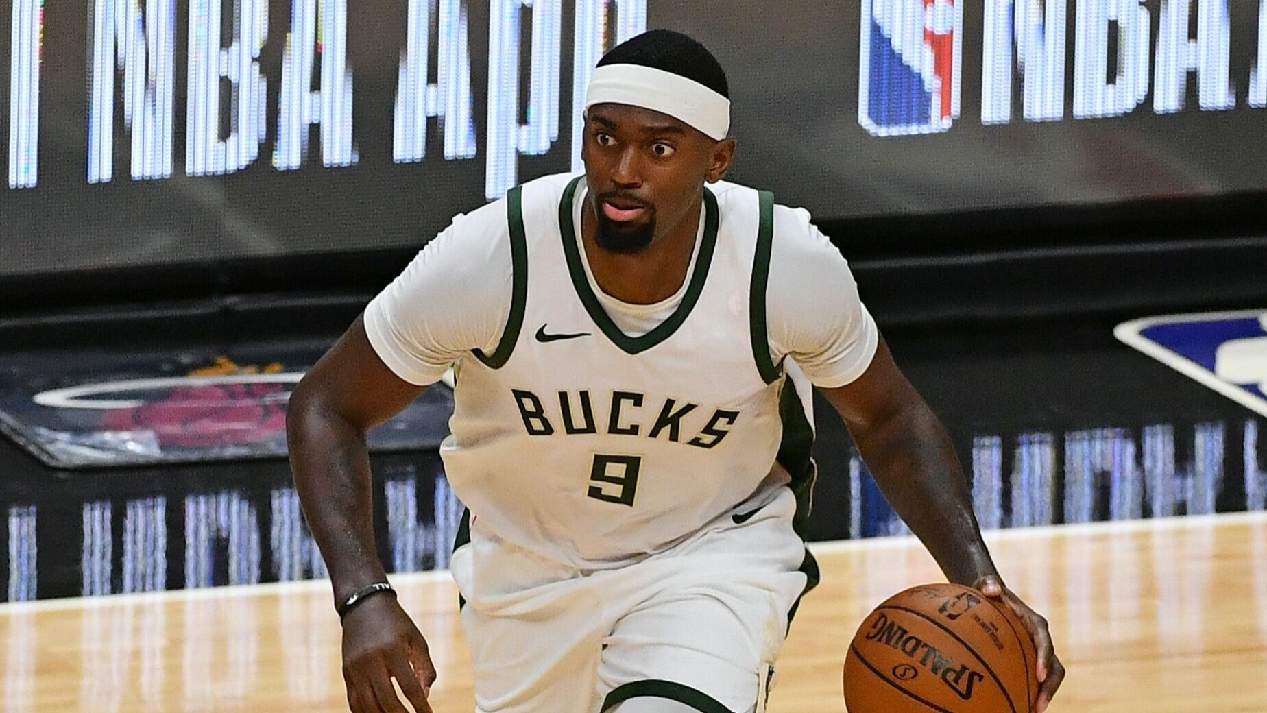 关于太阳雄鹿领先,灰熊无力回击的信息 关于太阳雄鹿领先,灰熊无力回击的信息