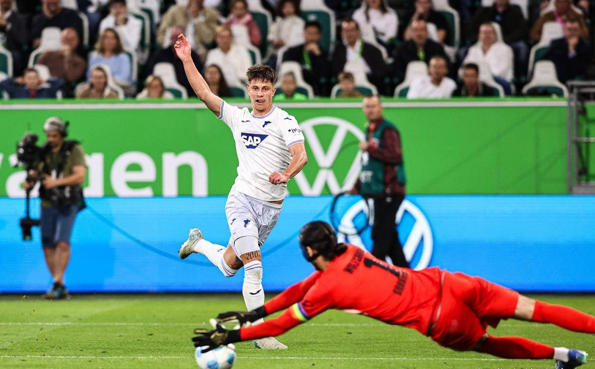 霍芬海姆主教练发难,要求球员彻底卷土重来的简单介绍 霍芬海姆主教练发难,要求球员彻底卷土重来的简单介绍