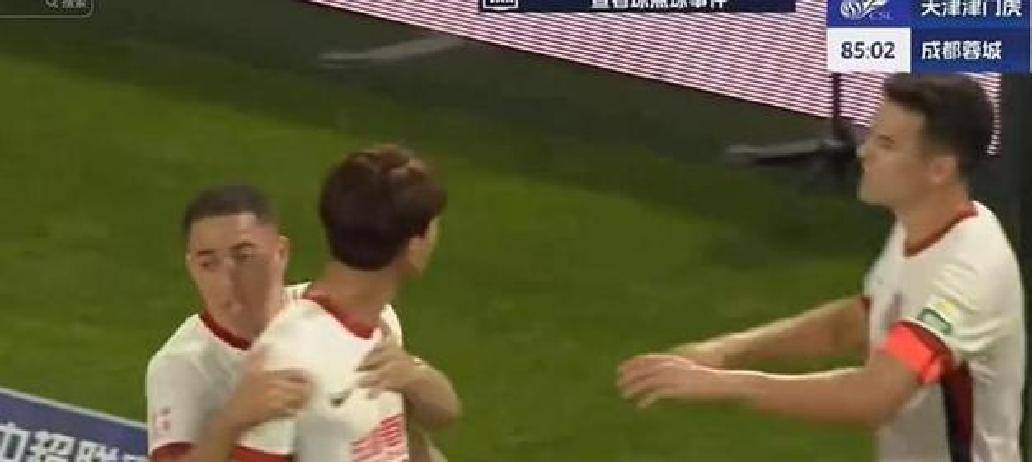 关于热门足球赛事引发球迷激烈争论的信息 关于热门足球赛事引发球迷激烈争论的信息