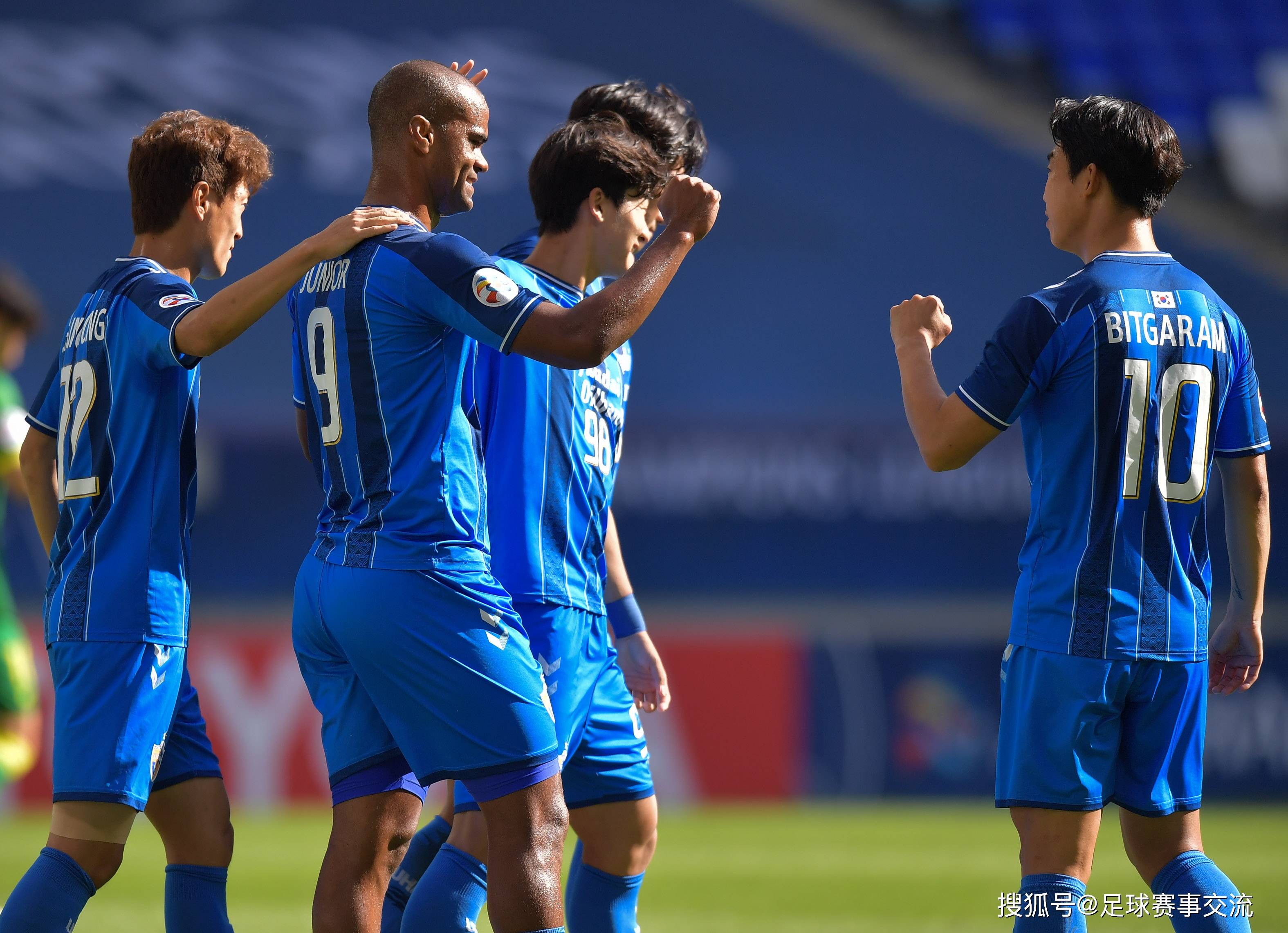 墨尔本足球队在比赛中展现出强大实力 墨尔本足球队在比赛中展现出强大实力