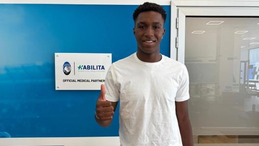 关于热那亚签下新后卫,提升球队实力的信息 关于热那亚签下新后卫,提升球队实力的信息