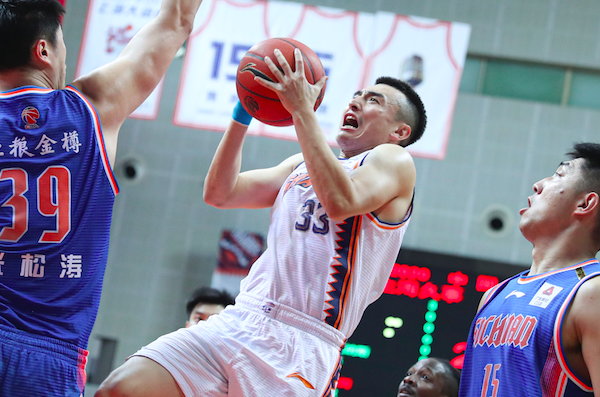 四川男篮遭遇两连败,战绩下滑 四川男篮遭遇两连败,战绩下滑