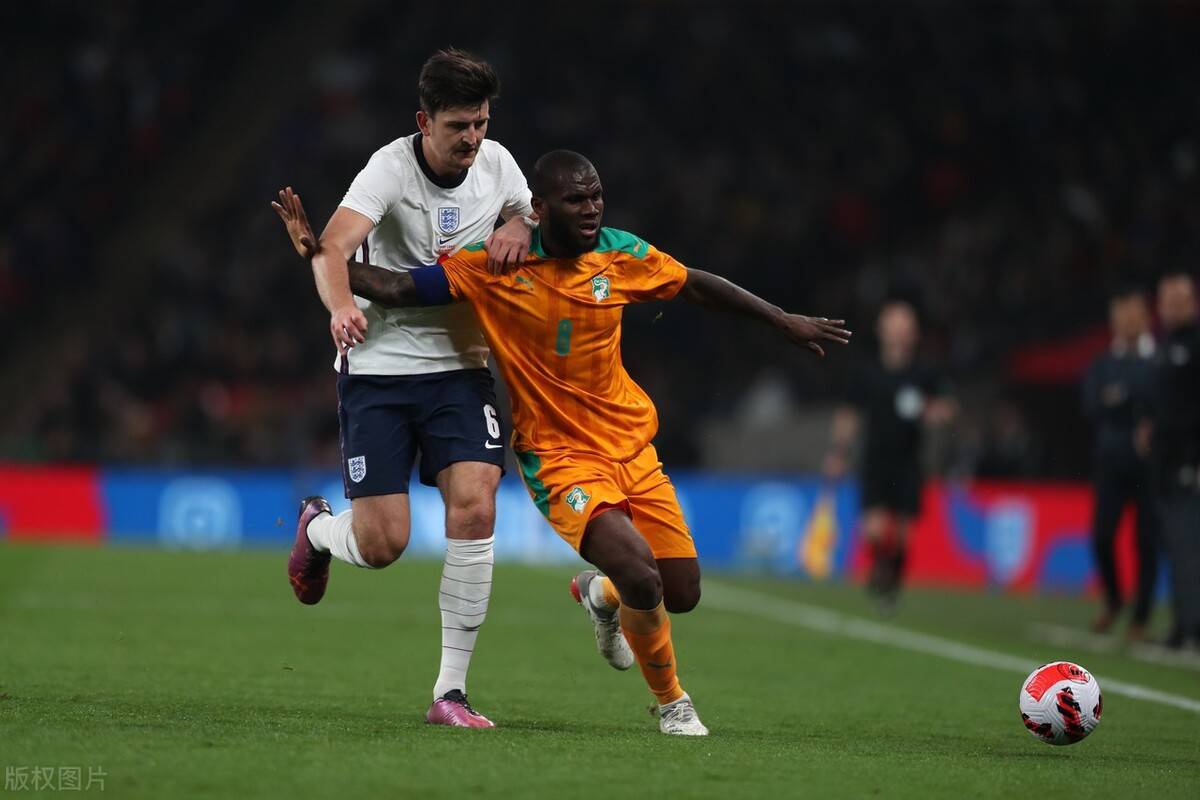 英格兰队士气高涨，力求在球场上一展身手的简单介绍