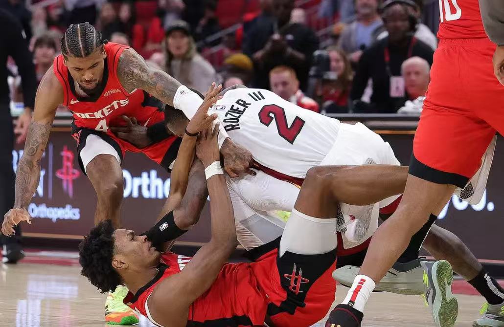 热火主场击败灰熊结束两连败