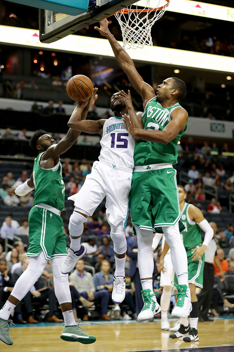 篮网队客场战胜凯尔特人队逆转取胜