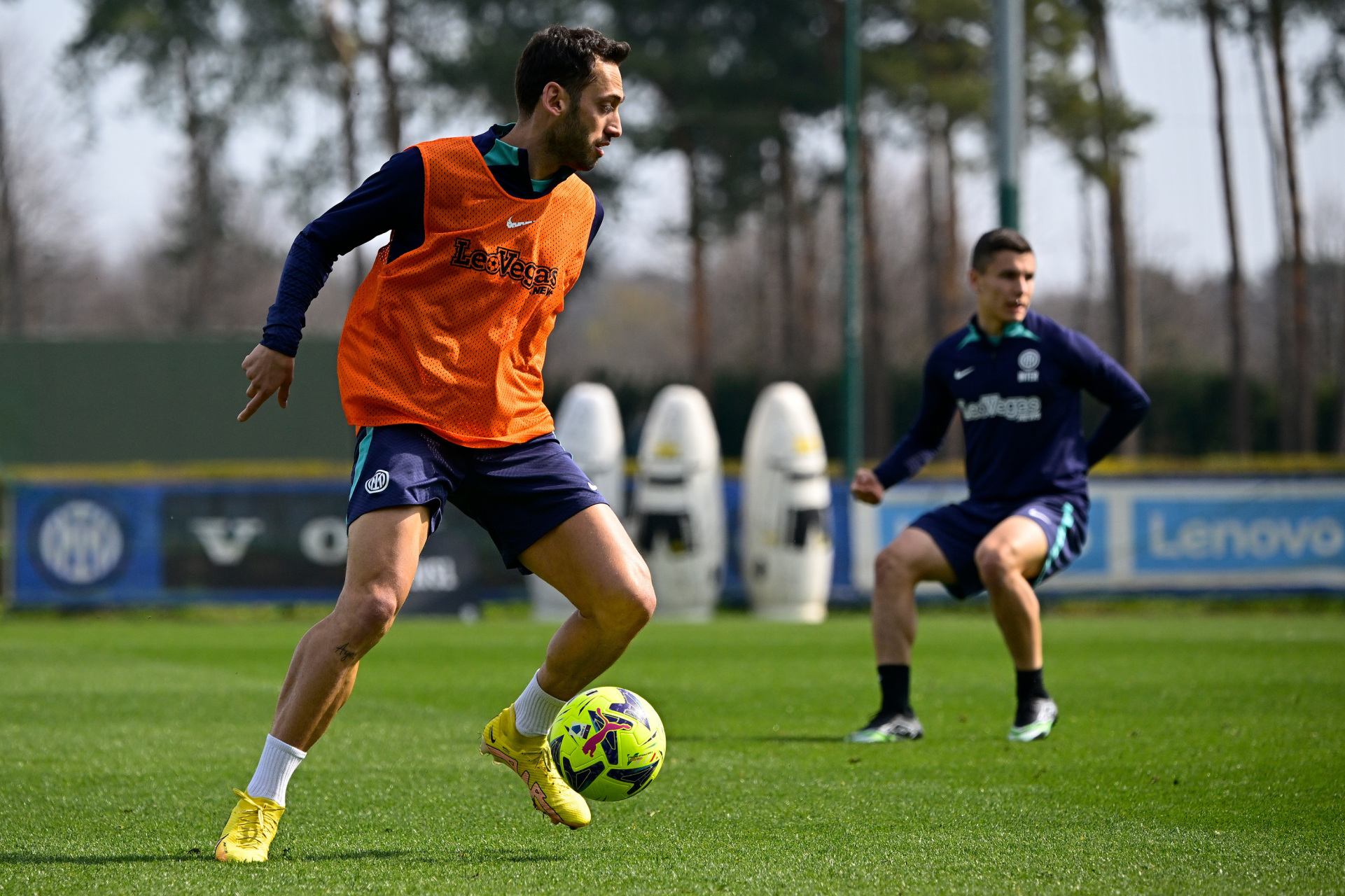 欧洲杯预选赛第二轮比赛遭遇激烈角逐，结果悬念重重的简单介绍